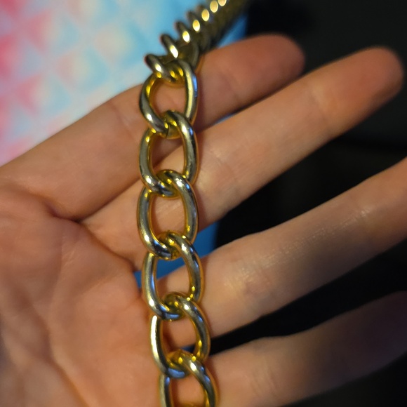 Hard Case Shoulder/Crossbody Quilted Chain Bag - Picture 8 of 10